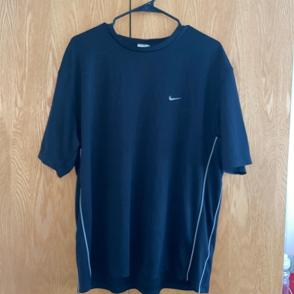 Nike Men’s lounge/athletic T-shirt. Perfect casual street wear top.